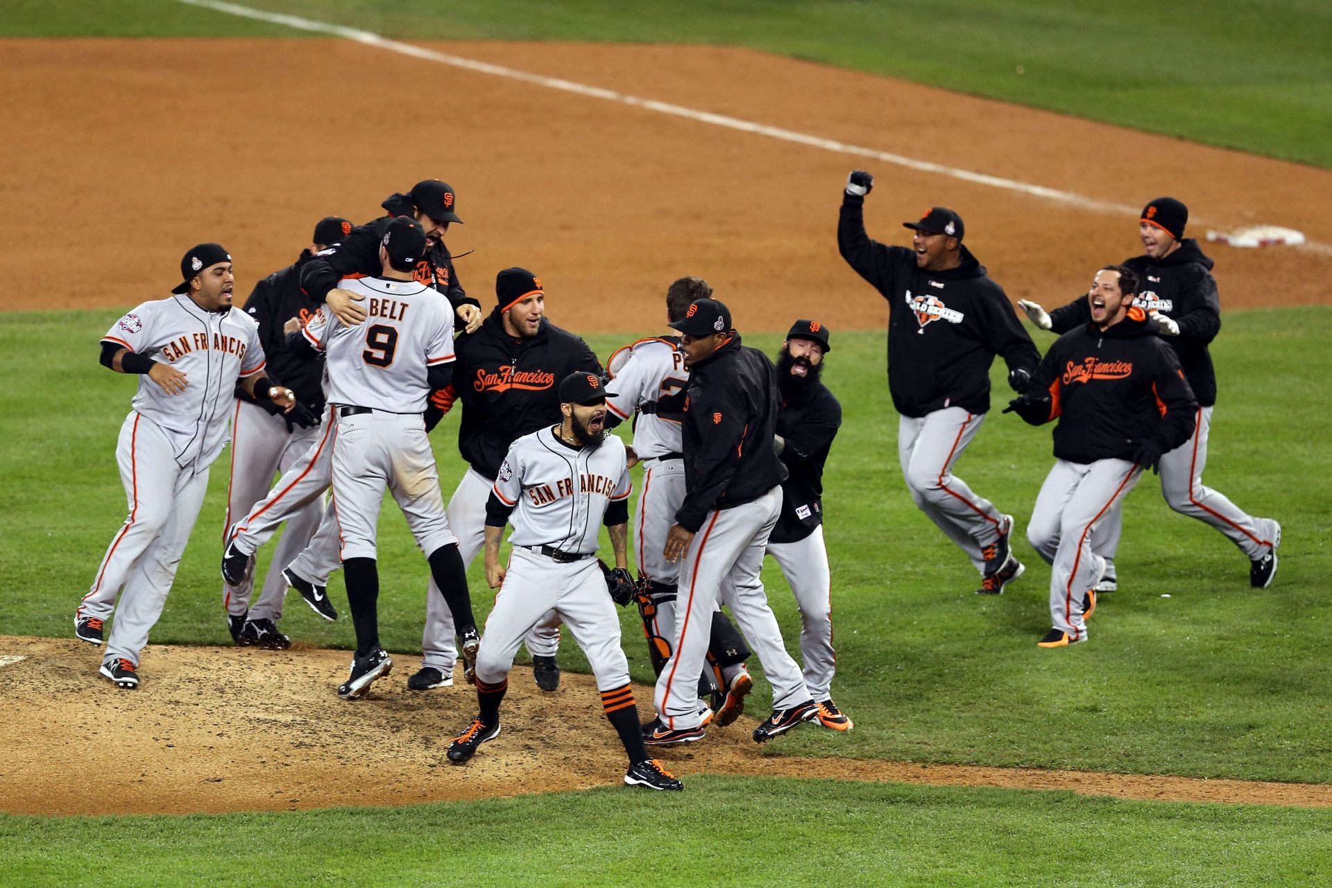 2007 WS Gm4: Red Sox complete sweep 