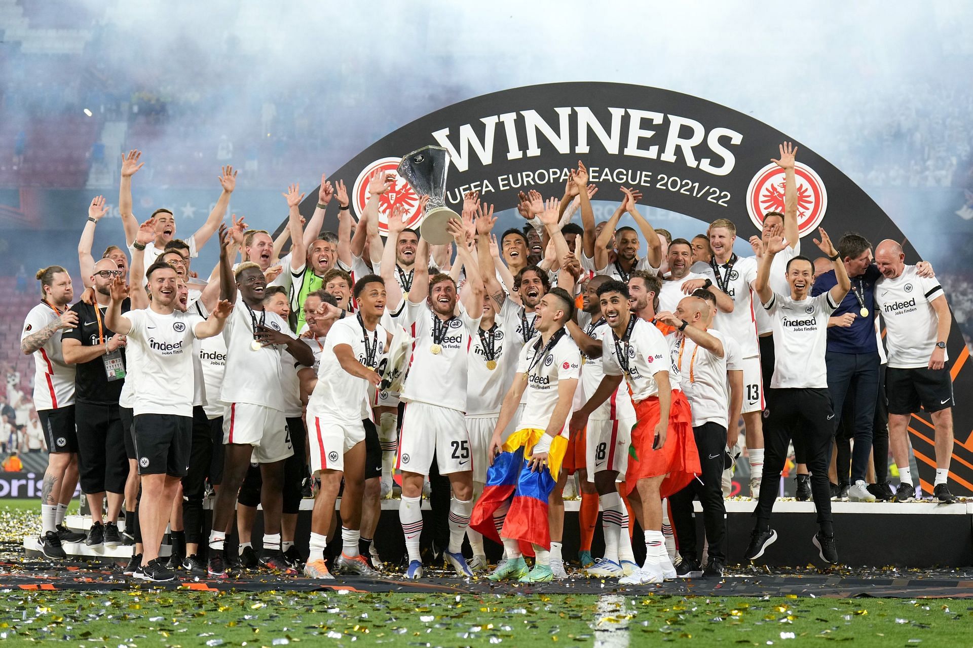 फ्रैंकफर्ट की टीम ने इस जीत के साथ अगले सीजन की चैंपियंस लीग ग्रुप स्टेज में जगह बना ली है।