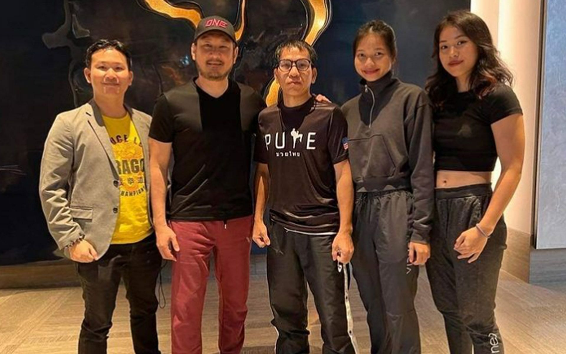 Wondergirl (R) caught up with ONE Chairman and CEO Chatri Sityodtong (2nd from L) and others in Bangkok. | [Photo: @natwondergirl on Instagram]