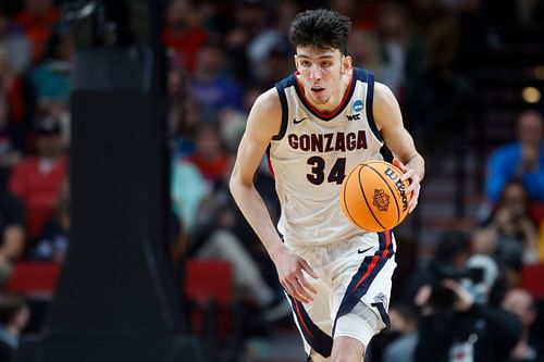 Gonzaga Bulldogs center Chet Holmgren