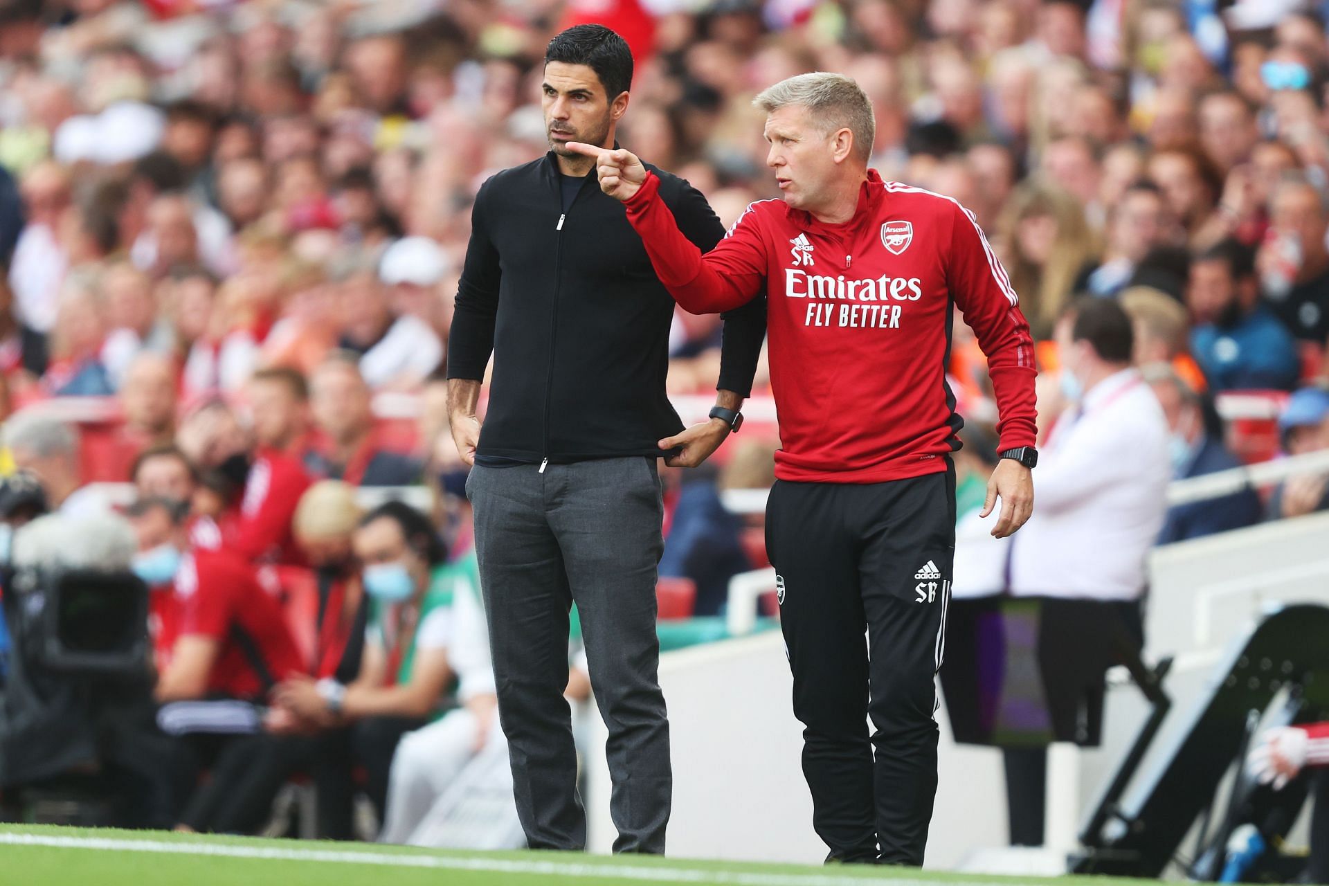 Arsenal manager Mikel Arteta and assistant coach Steve Round