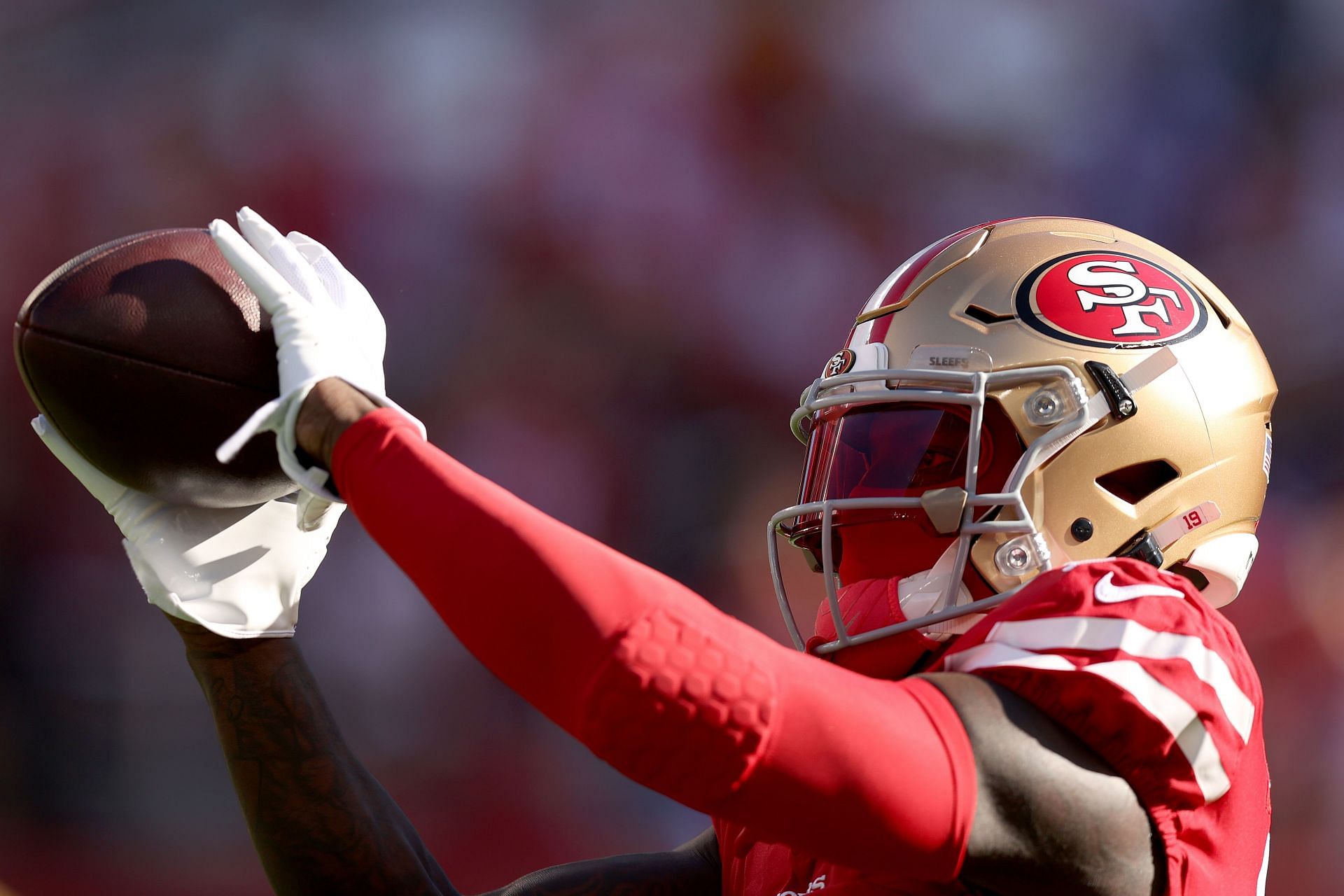 49ers WR Deebo Samuel reportedly asks for trade, but should