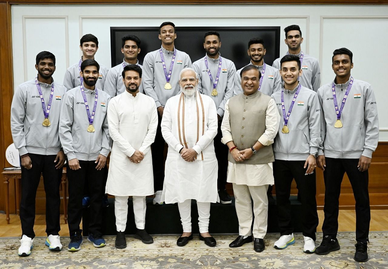 थॉमस कप विजेता टीम के सभी 10 सदस्यों के साथ पीएम नरेंद्र मोदी।
