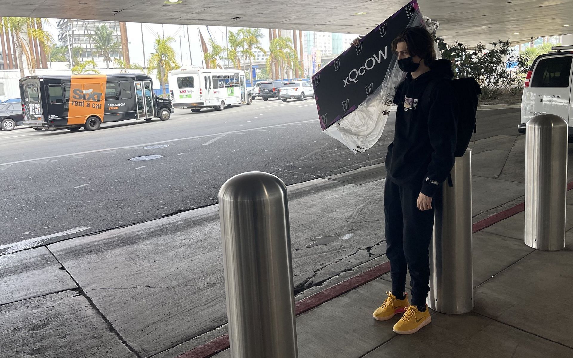 Fans on social media platforms speculated on xQc&#039;s recent move back to Canada (Image via xQc/Twitter)