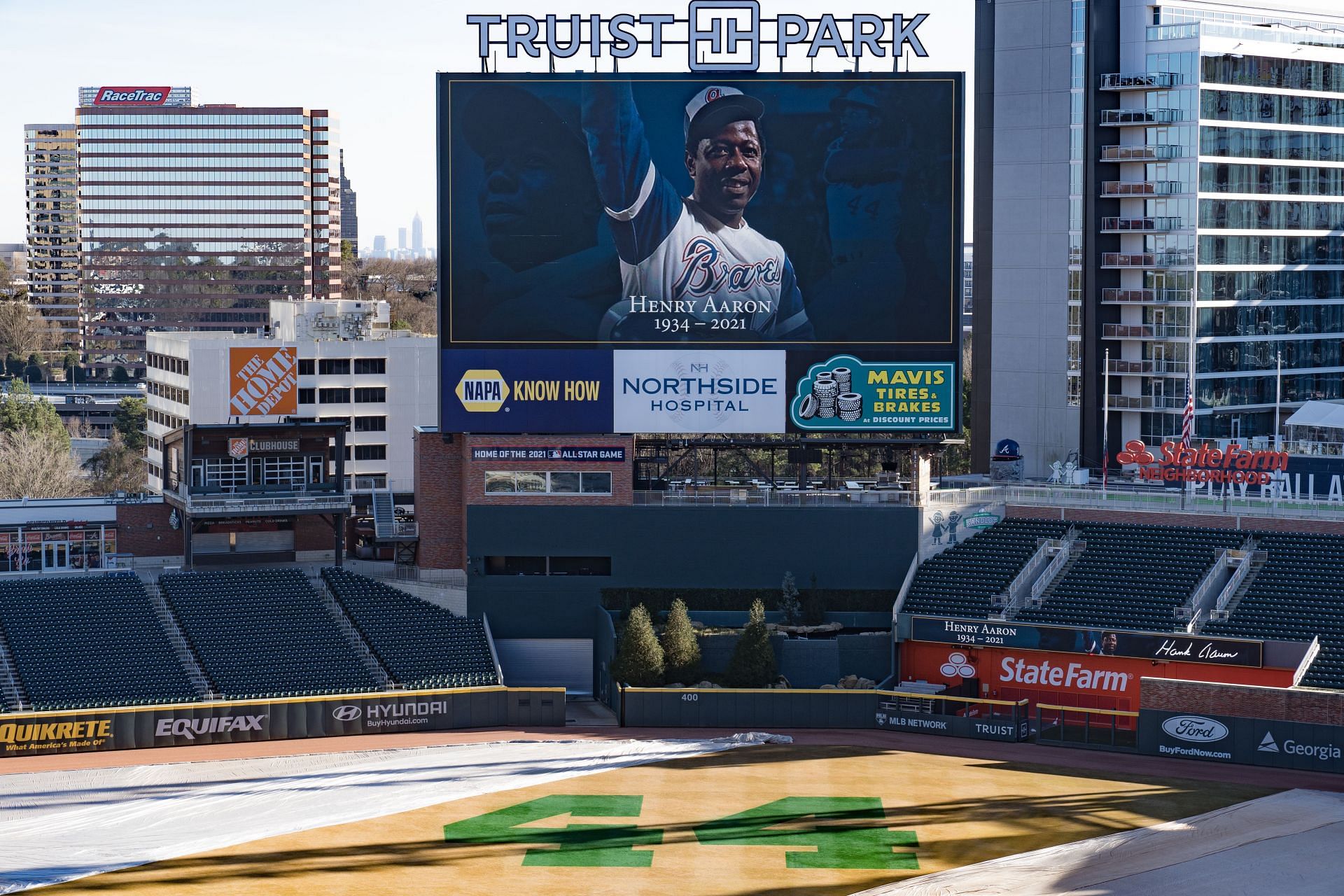 Former Atlanta Braves&#039; Hall Of Fame Baseball Legend Hank Aaron Memorialized In Atlanta