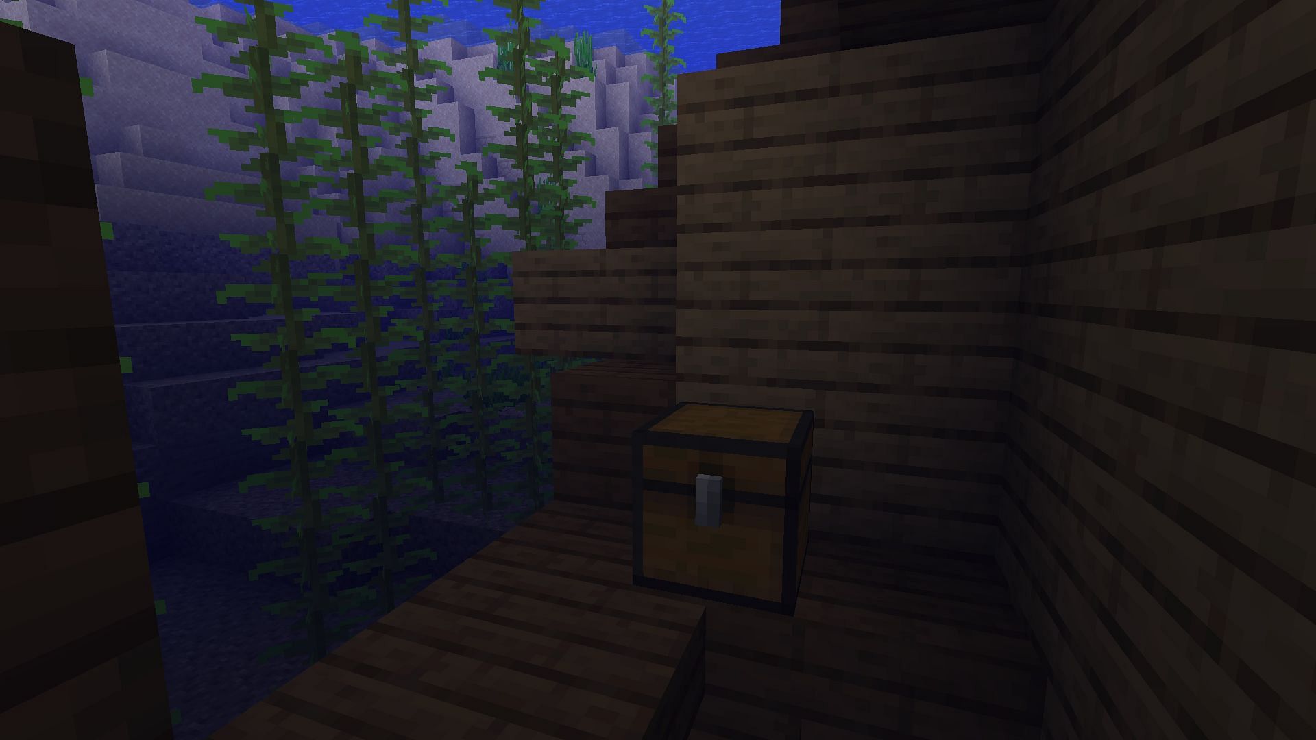 Shipwreck chest has a buried treasure map (Image via Minecraft 1.18)