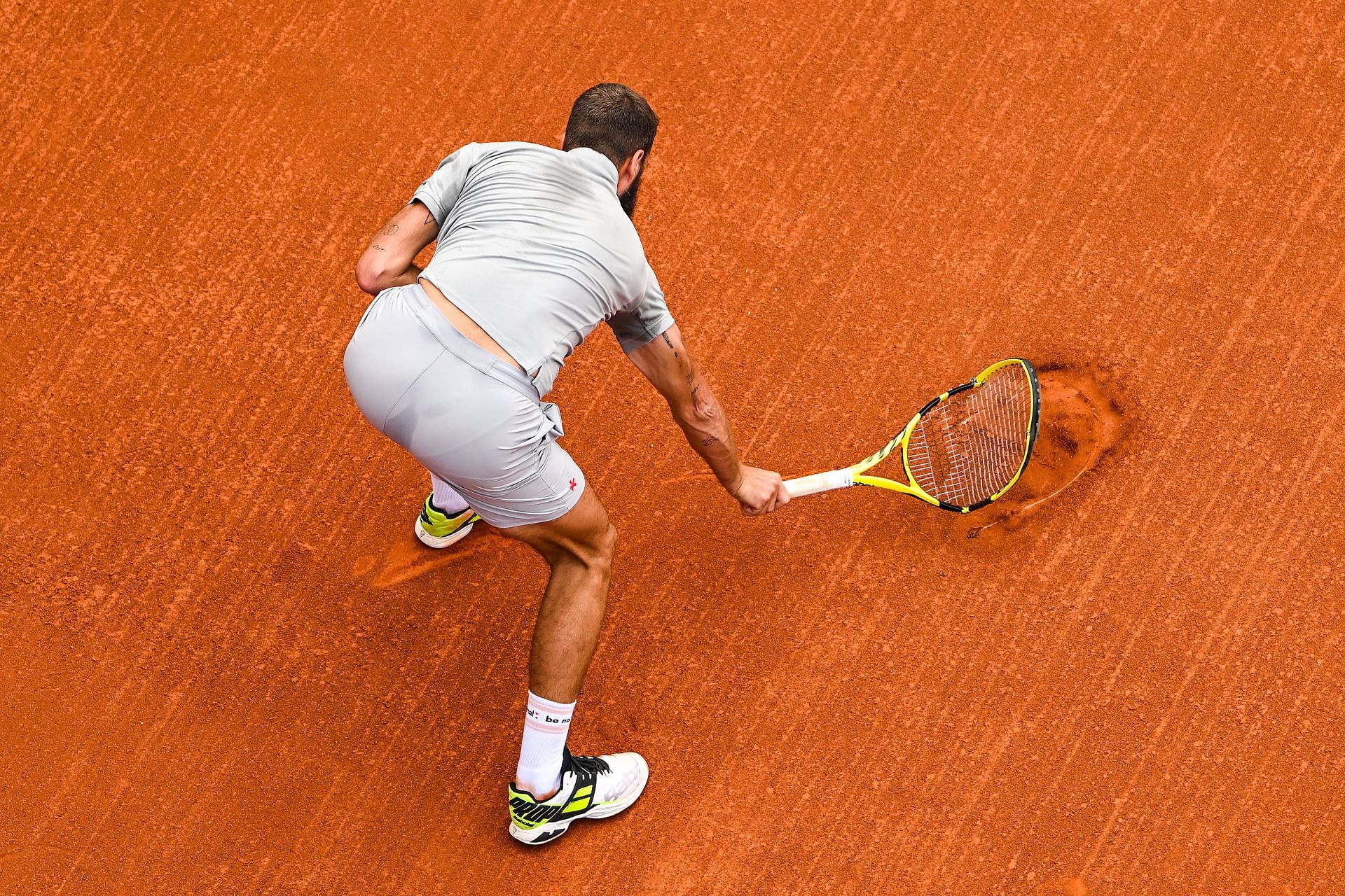 Benoit Paire destroys his racquet at the 2022 Barcelona Open