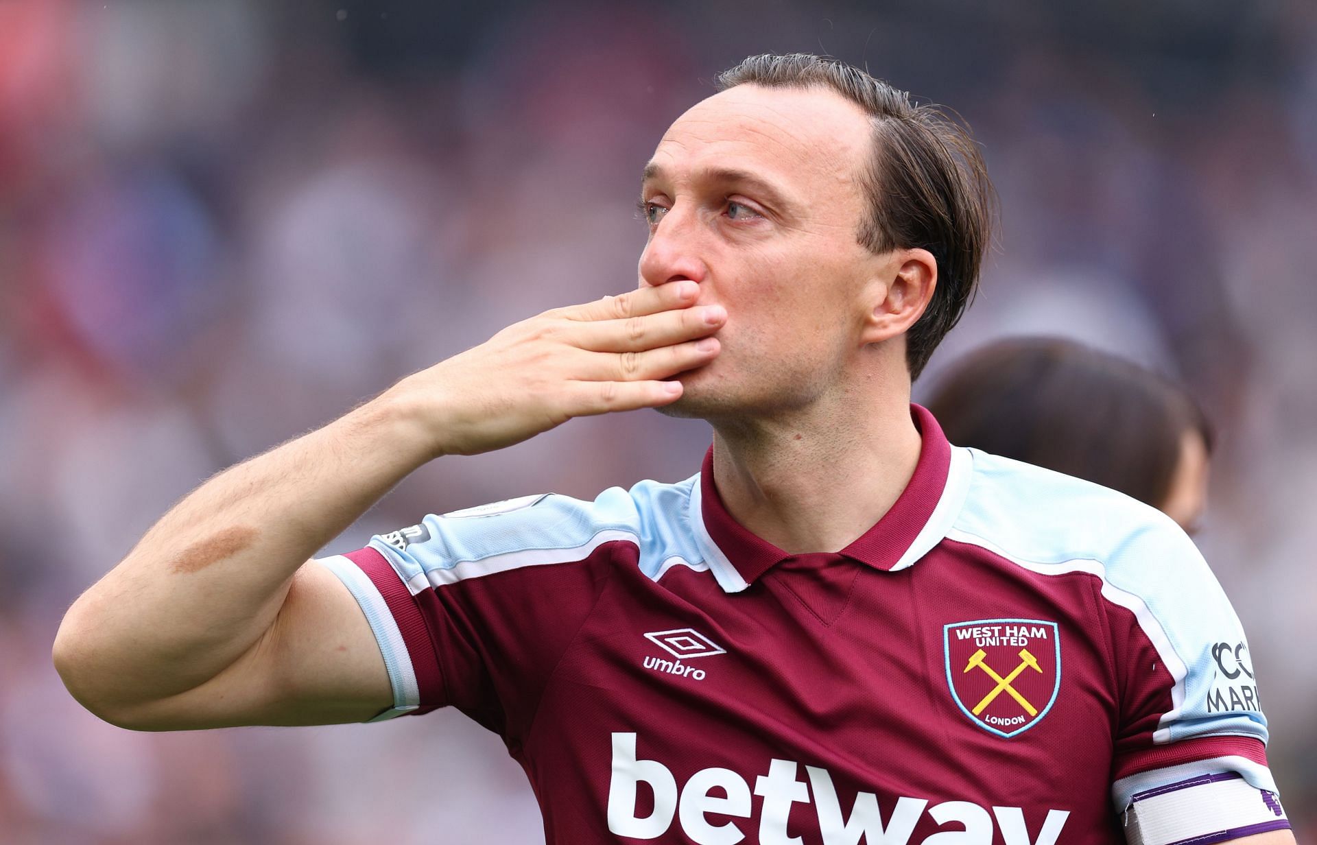 Mark Noble thanks the fans at the stadium.