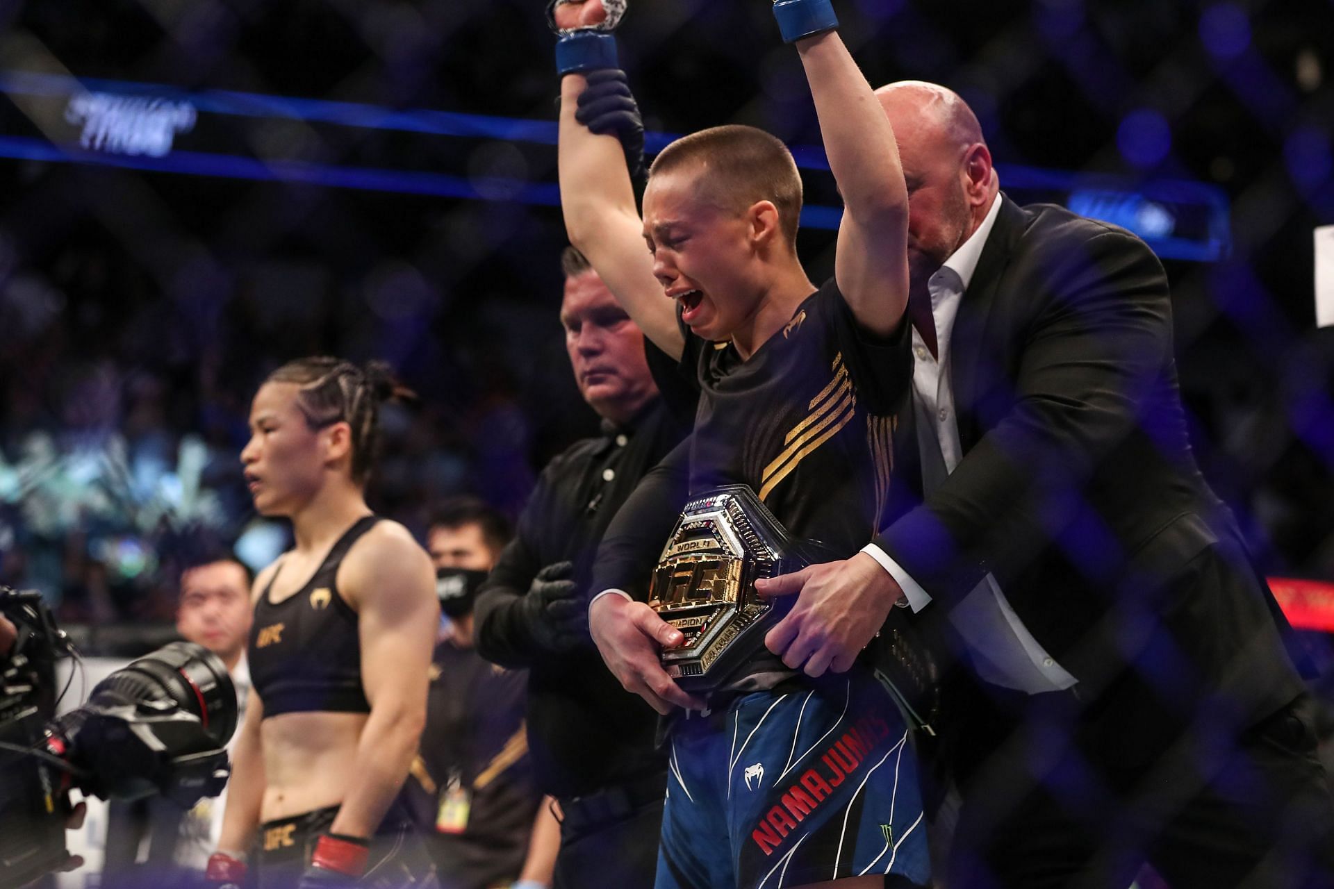 Zhang Weili (left) and Rose Namajunas (right) (Image via Getty)