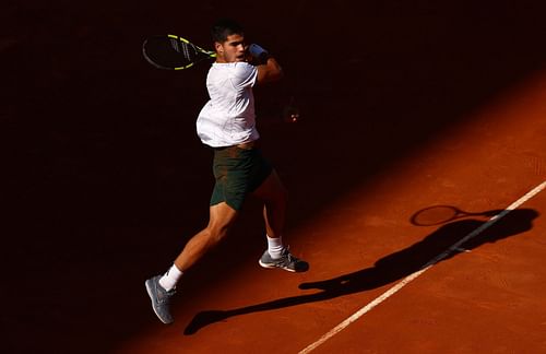 Carlos Alcaraz in action against the Mallorcan at the Mutua Madrid Open