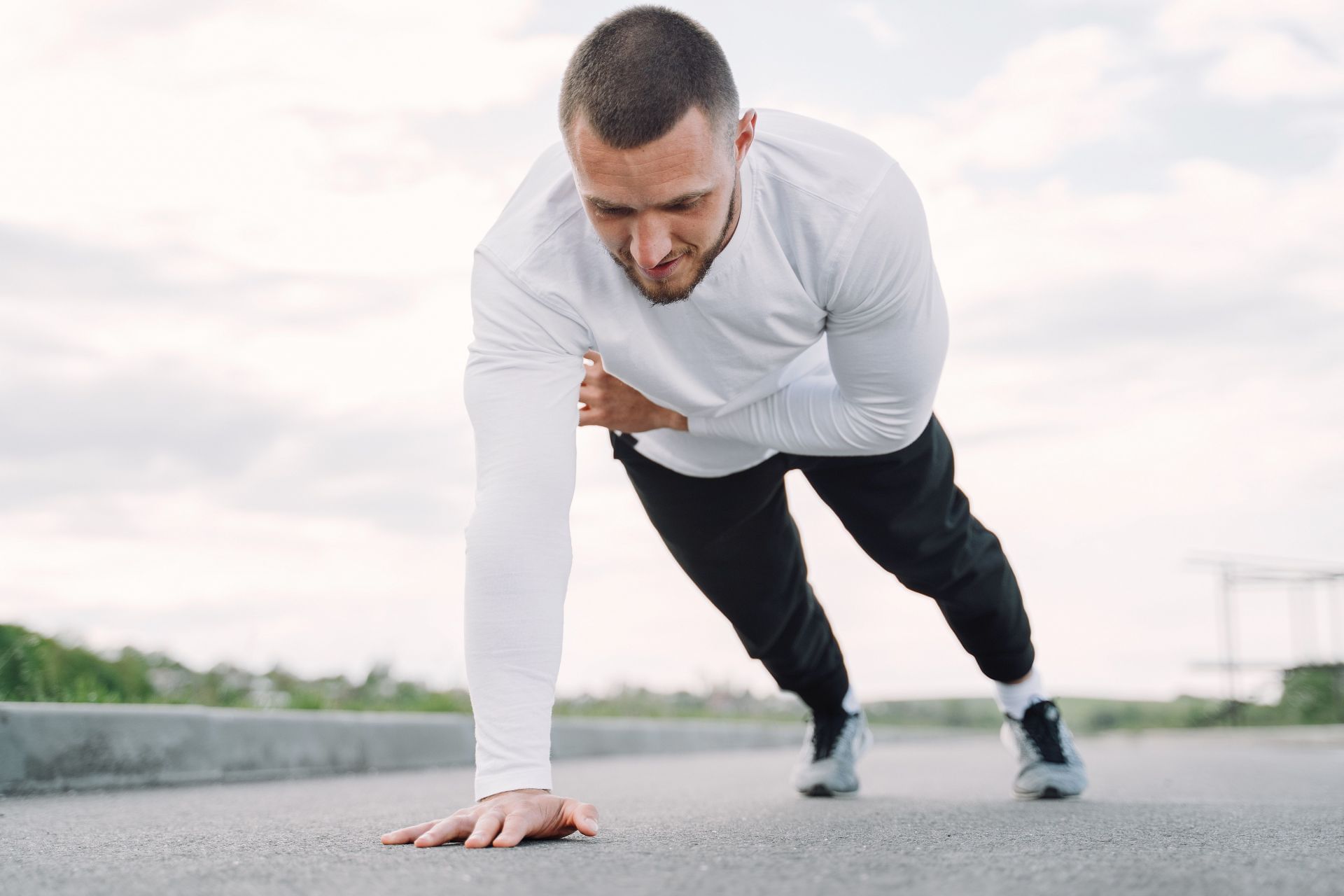 Post-workout stretches are important. (Image via Pexels / Gustavo Fring)