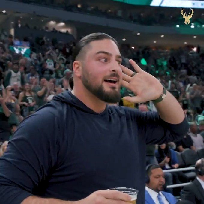 David Bakhtiari is chugging beer at Bucks playoff games again