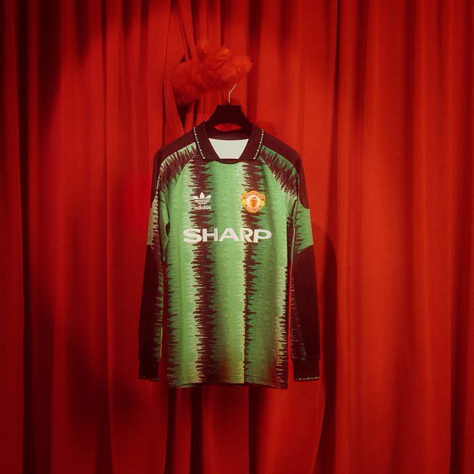 Manchester United x adidas Originals Retro Capsule