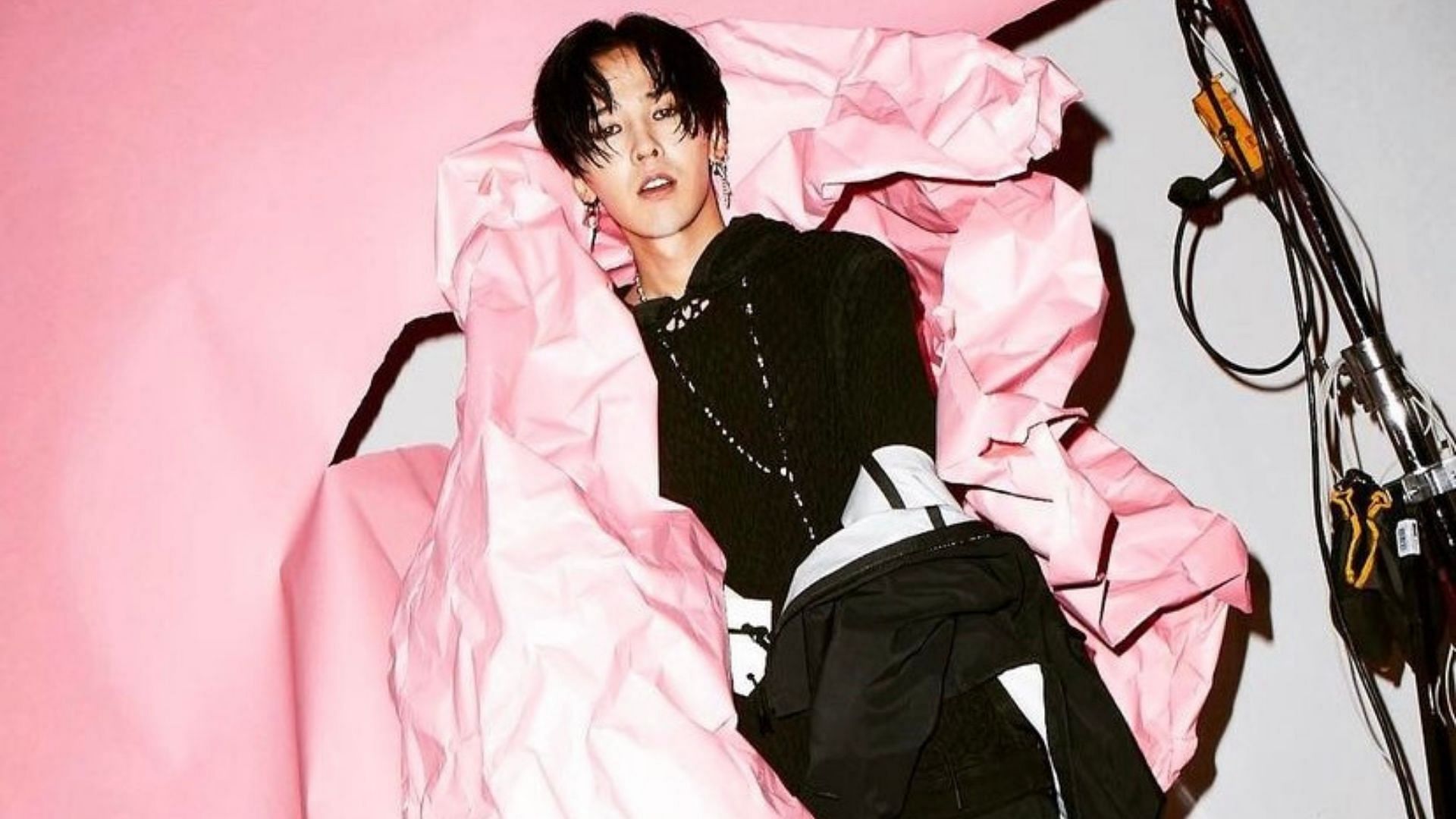 A still of the South Korean rapper (Image via @xxxibgdragon/Instagram)
