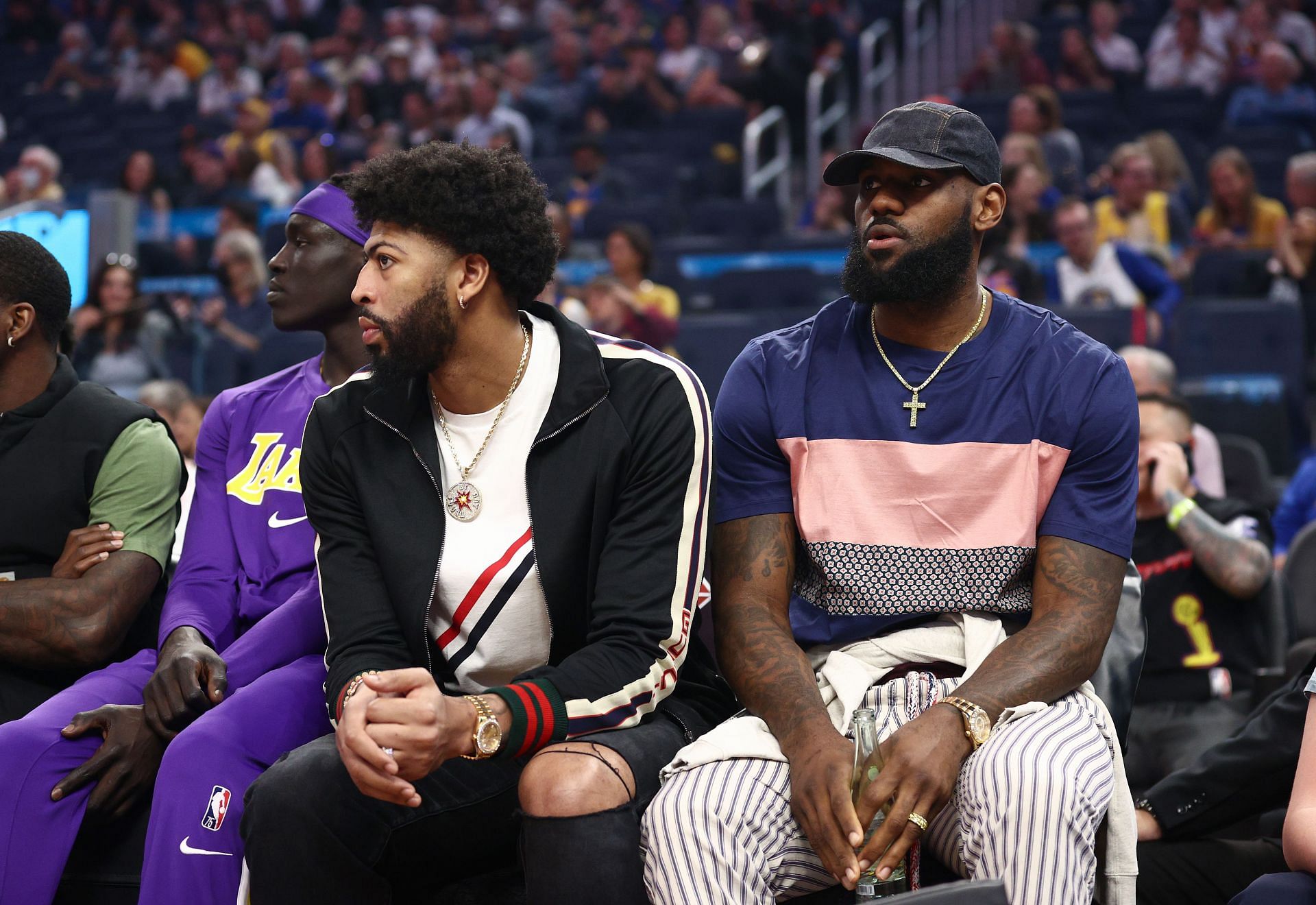 Anthony Davis (left) and LeBron James (right) of the LA Lakers sits on the bench.