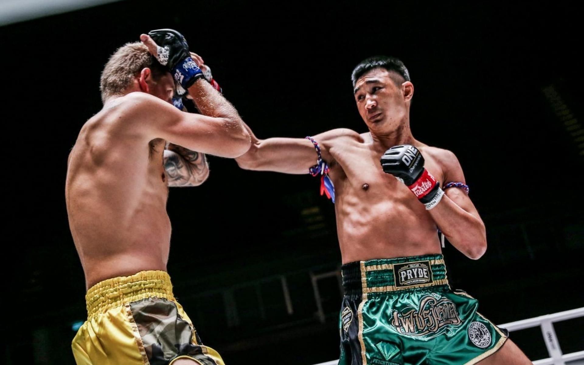 ONE featherweight Muay Thai champion Petchmorakot Petchyindee (right) put on a show against Magnus Andersson (left) back in 2019. (Image courtesy of ONE Championship)
