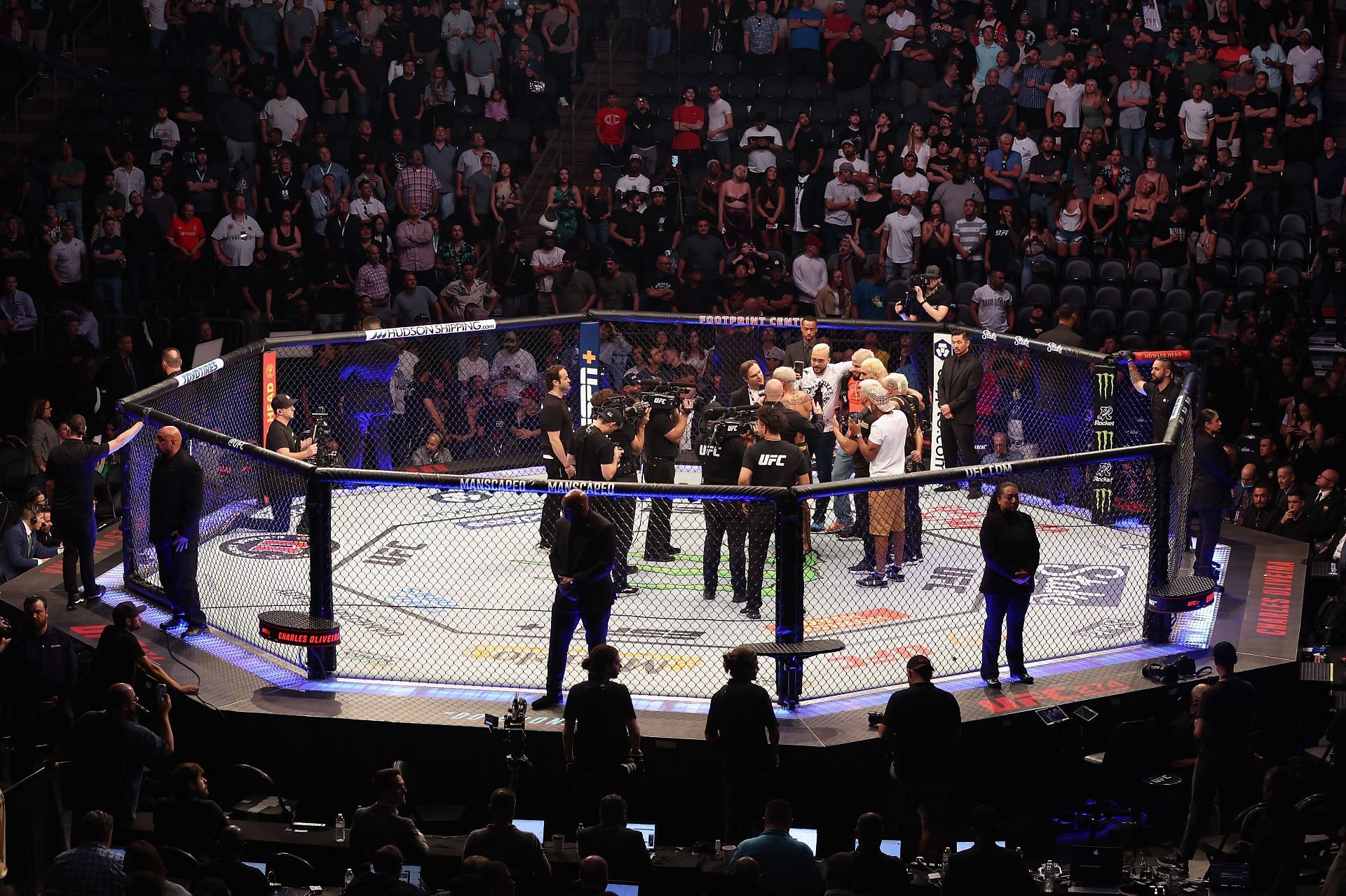 Octagon at UFC 274 (Image via Getty)