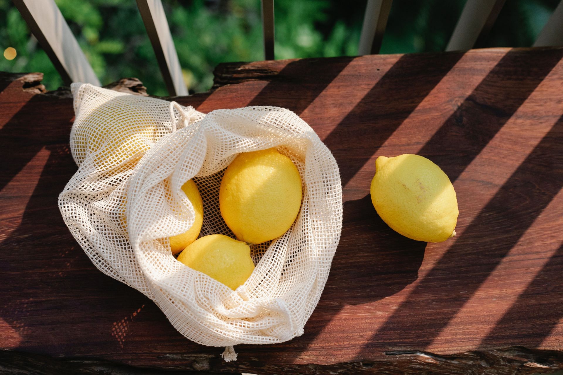 Limes are rich in vitamin C &amp; other nutrients. (Image via Pexels / Sarah Chai)