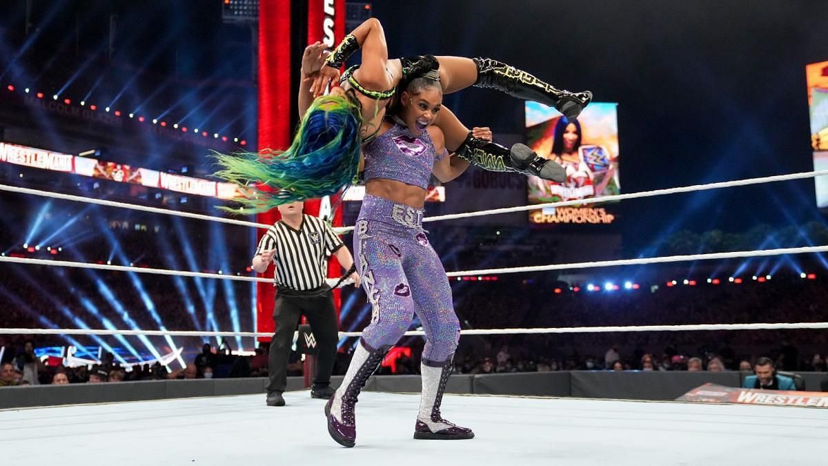 Bianca Belair using her incredible strength against Sasha Banks at WrestleMania 37
