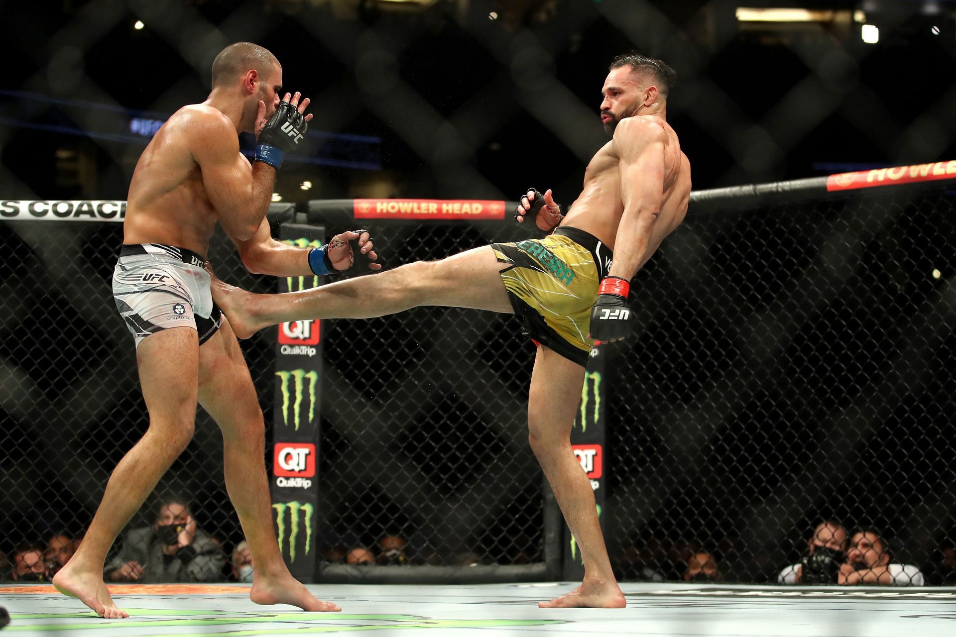 UFC 270: Pereira kicking Fialho