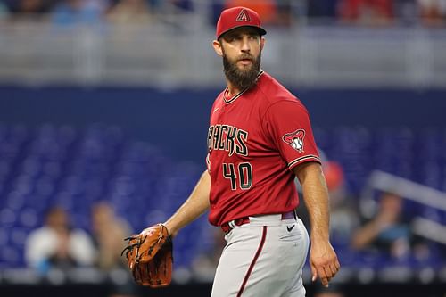 Arizona Diamondbacks SP Madison Bumgarner yells at umpire Dan Bellino before being ejected from Wednesday's game