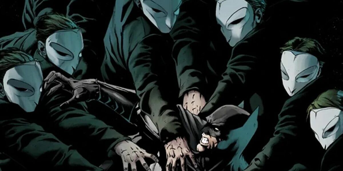 The Court of Owls pulls strings from behind the curtain (Image via DC Comics)