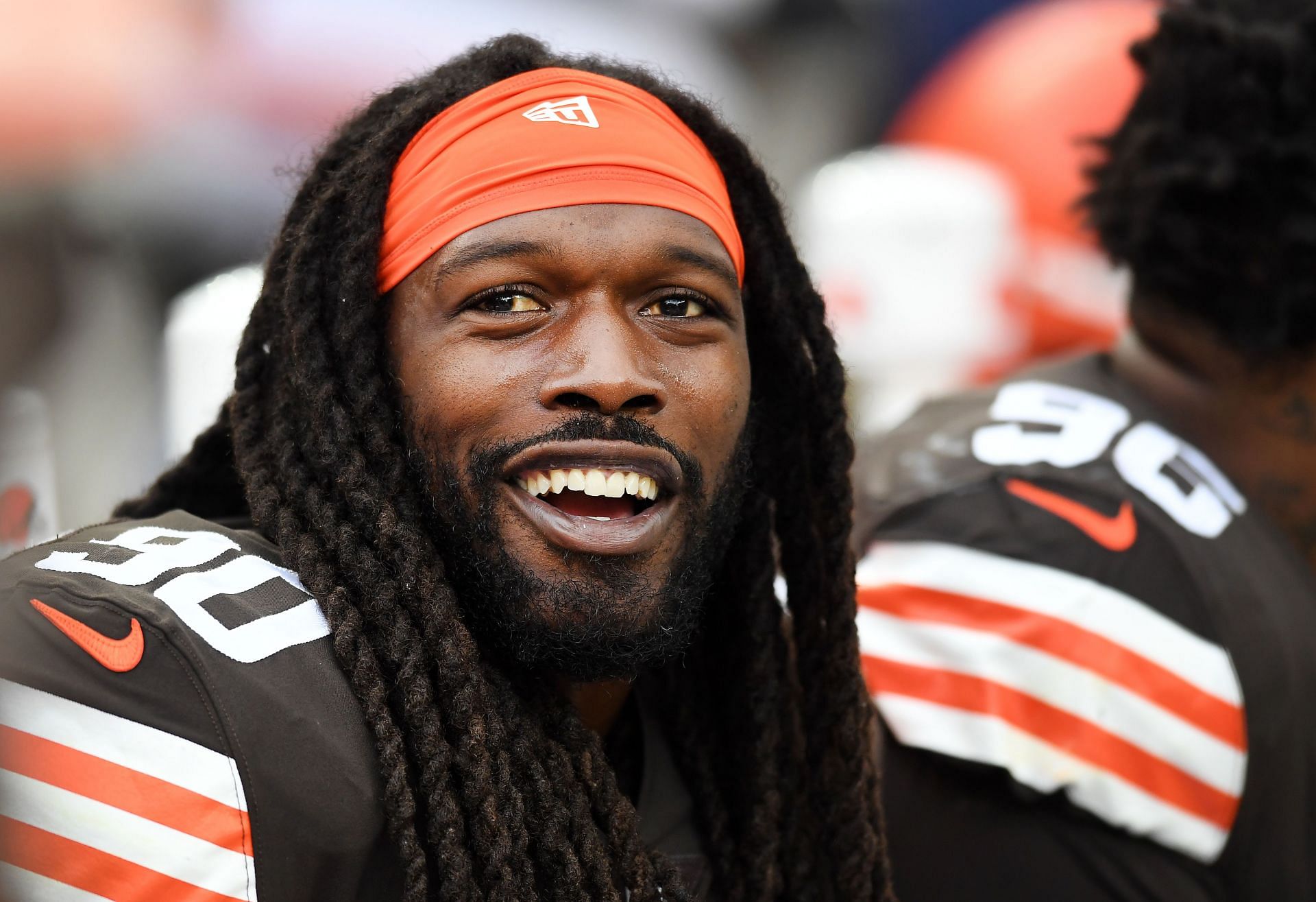 Jadeveon Clowney re-signs with Browns on one-year, $11M deal