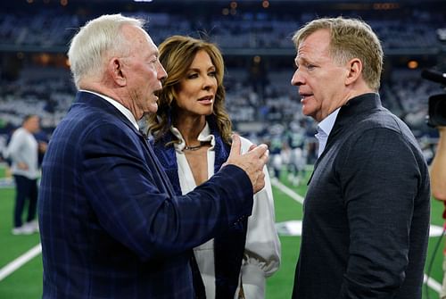 Dallas Cowboys owner Jerry Jones (left) talking to Roger Goodell