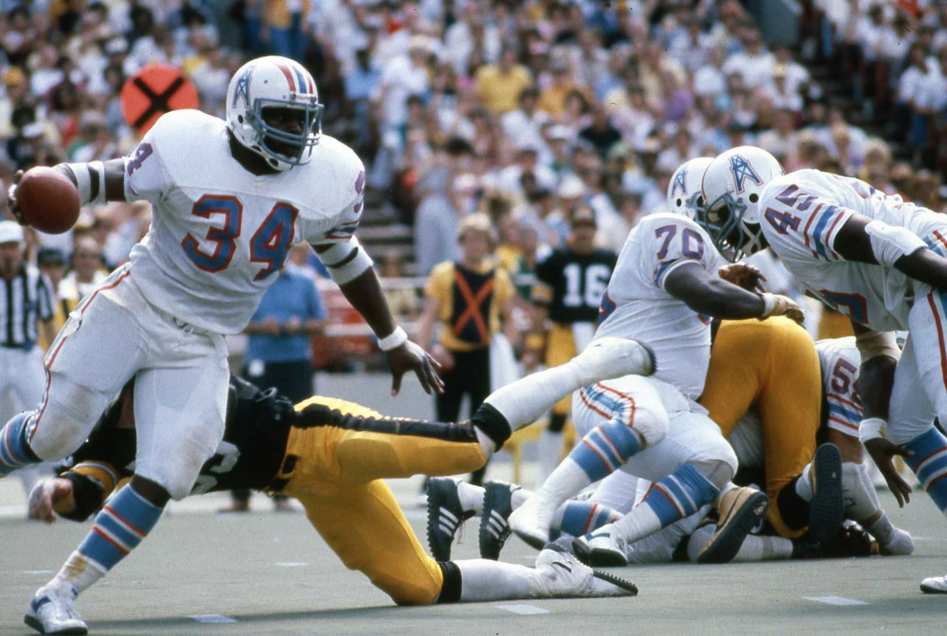 Earl Campbell with the Houston Oilers