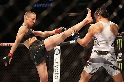 Rose Namajunas (left) and Carla Esparza (right) (Image via Getty)