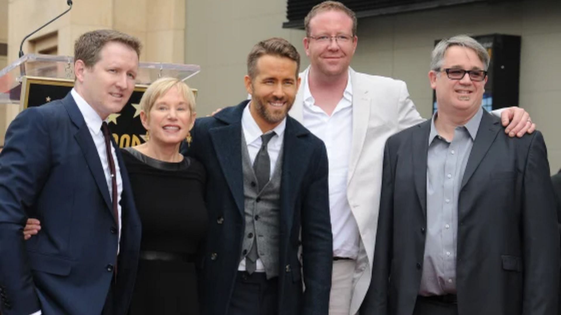 Ryan Reynolds with his three older brothers and mother, Tammy Reynolds. (Image via Getty Images/Frank Trapper)