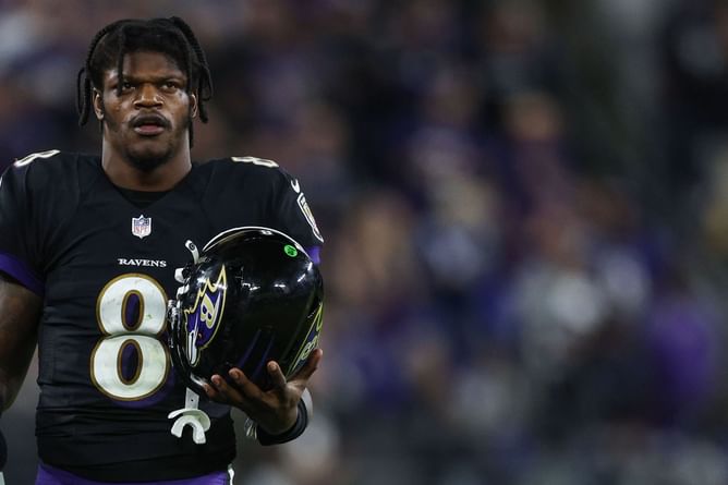 Pat McAfee on the comparison of Lamar Jackson and Tom Brady's OTA drama