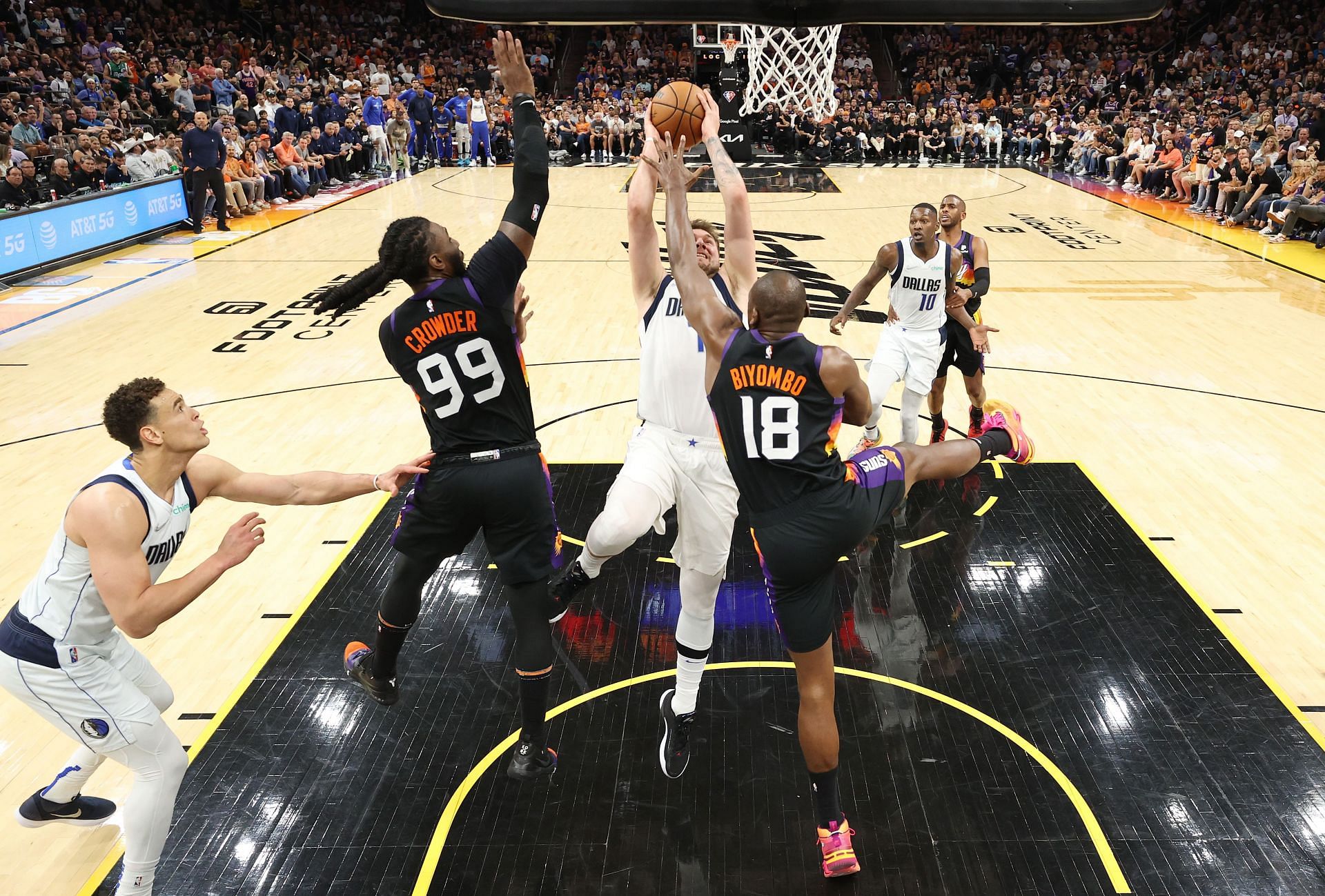 Dallas Mavericks vs. Phoenix Suns, Game 7: Luka Doncic shoots the ball.