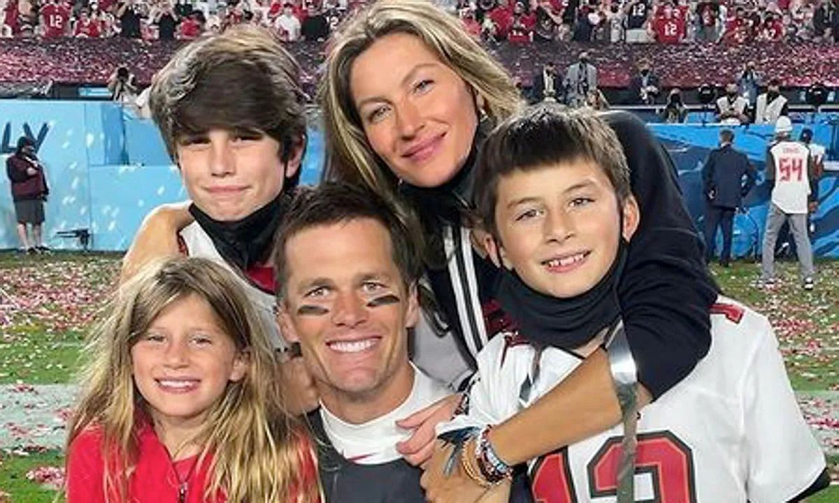 QB Tom Brady with his wife Gisele B&uuml;ndchen and his three children. Source: ABTC