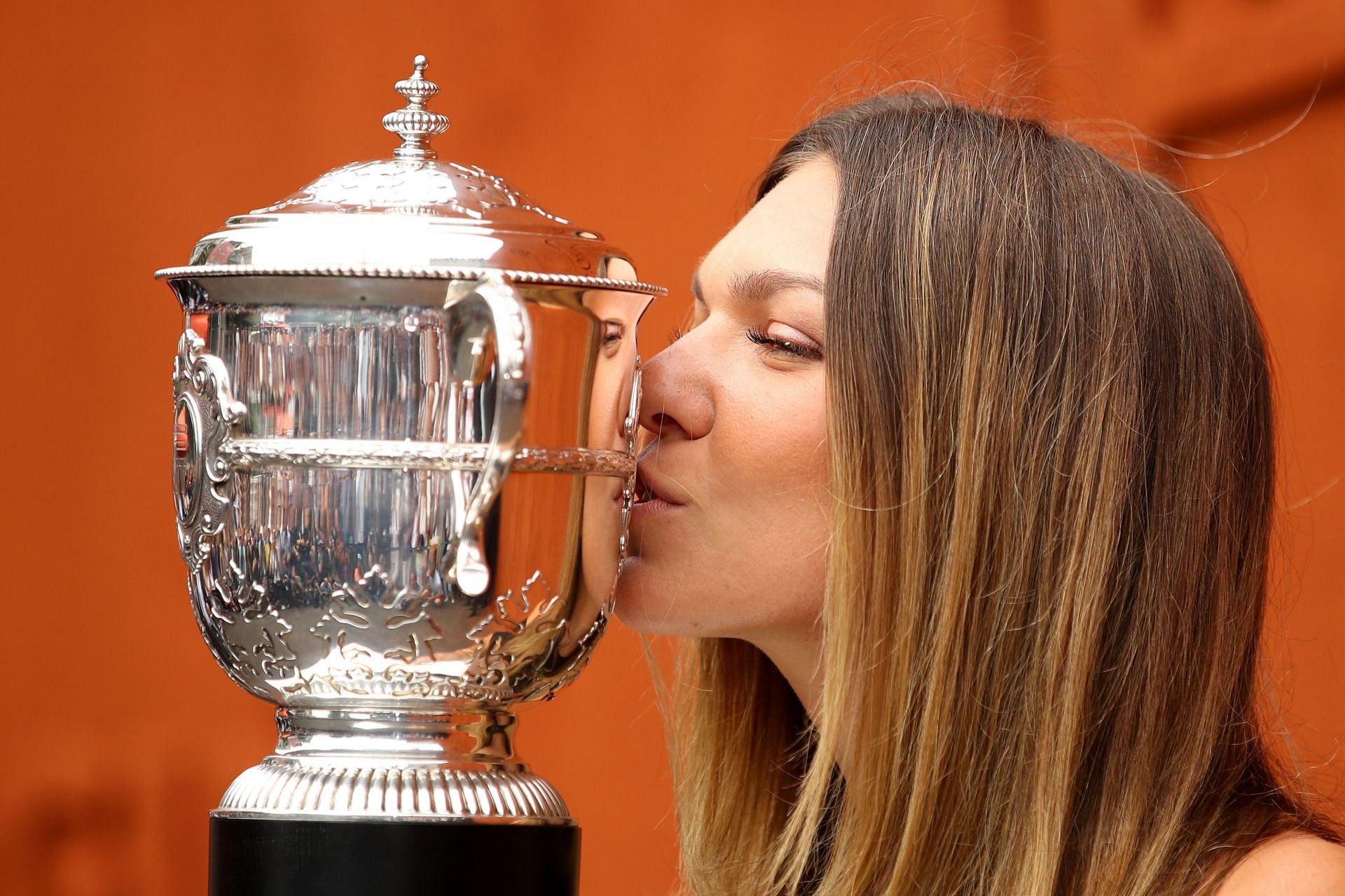 Simona Halep with her 2018 French Open title