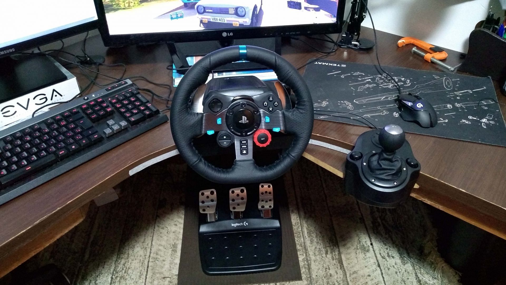 A Logitech Racing Wheel setup (Image via Imgur)