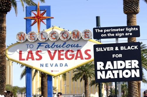 "Welcome to Fabulous Las Vegas" sign turns silver And black ahead of 2022 NFL Draft