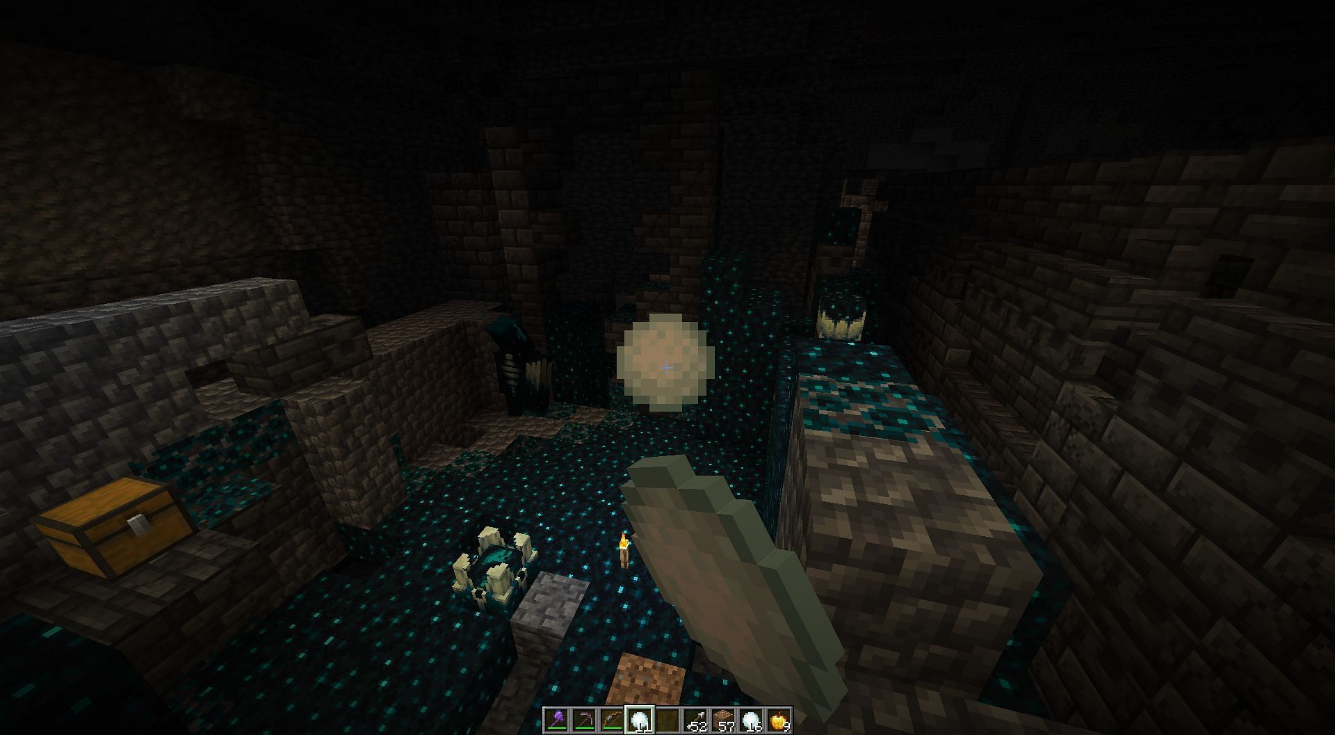 Players can throw snowballs to make a sound and distract the mob (Image via Minecraft 1.19 snapshot)