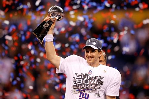 Eli Manning lifting the Vince Lombardi trophy