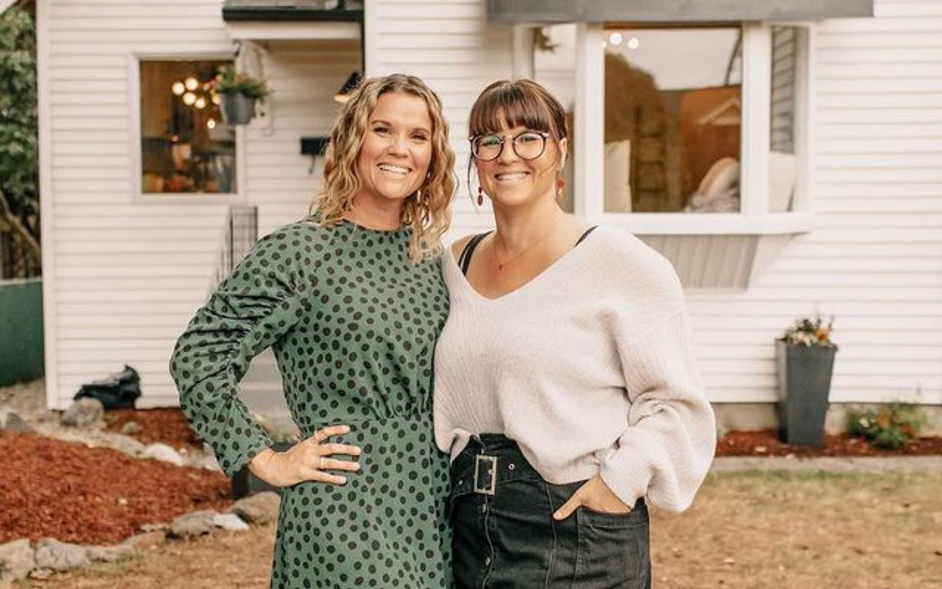 What Is Cottagecore? Unsellable Houses' Lyndsay Lamb And Leslie Davis ...