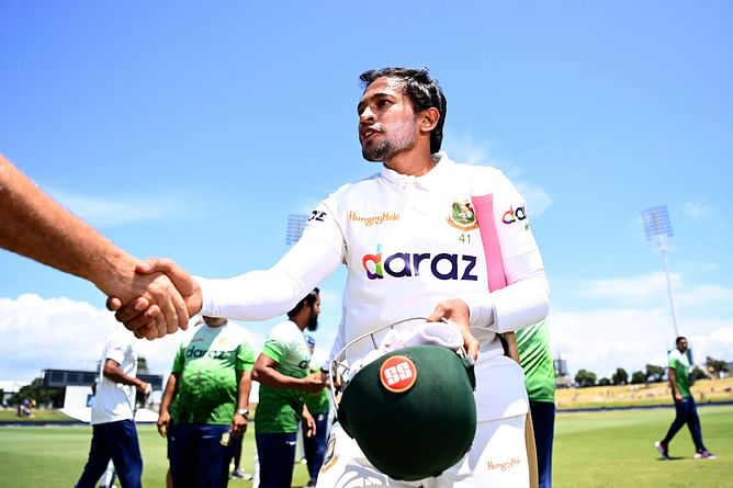 "People compare me to Bradman when I score a century but when I don't, I feel like digging a hole for myself" - Bangladesh's Mushfiqur Rahim
