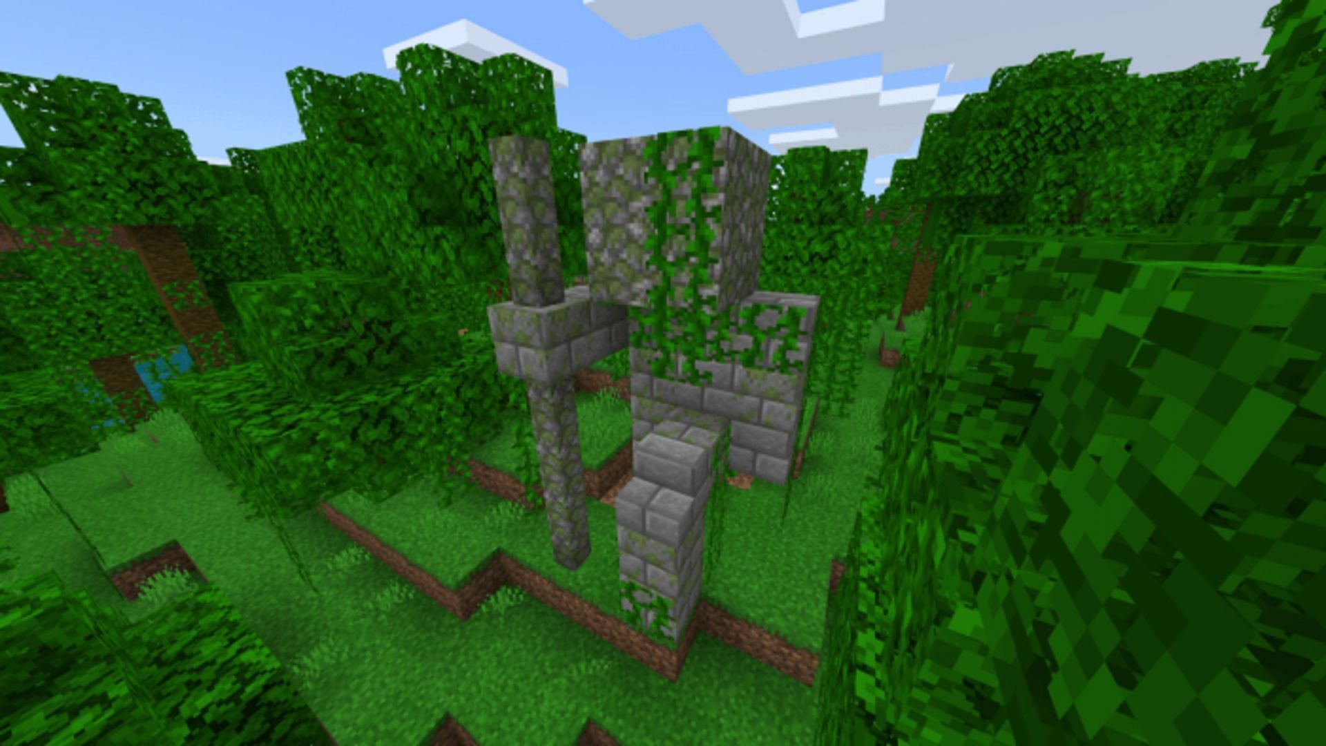 An abandoned statue found in a forest biome with More Simple Structures enabled (Image via iKorbon/Mcpedl)