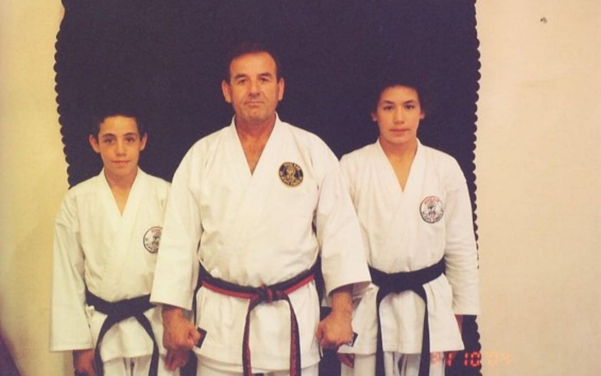 A young Robert Whittaker (right) with his father [Image courtesy of @robertwhittakermma Instagram]