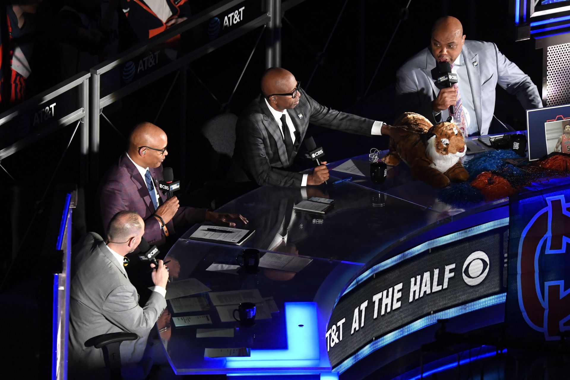 Ernie Johnson alongside Charles Barkley and Kenny Smith