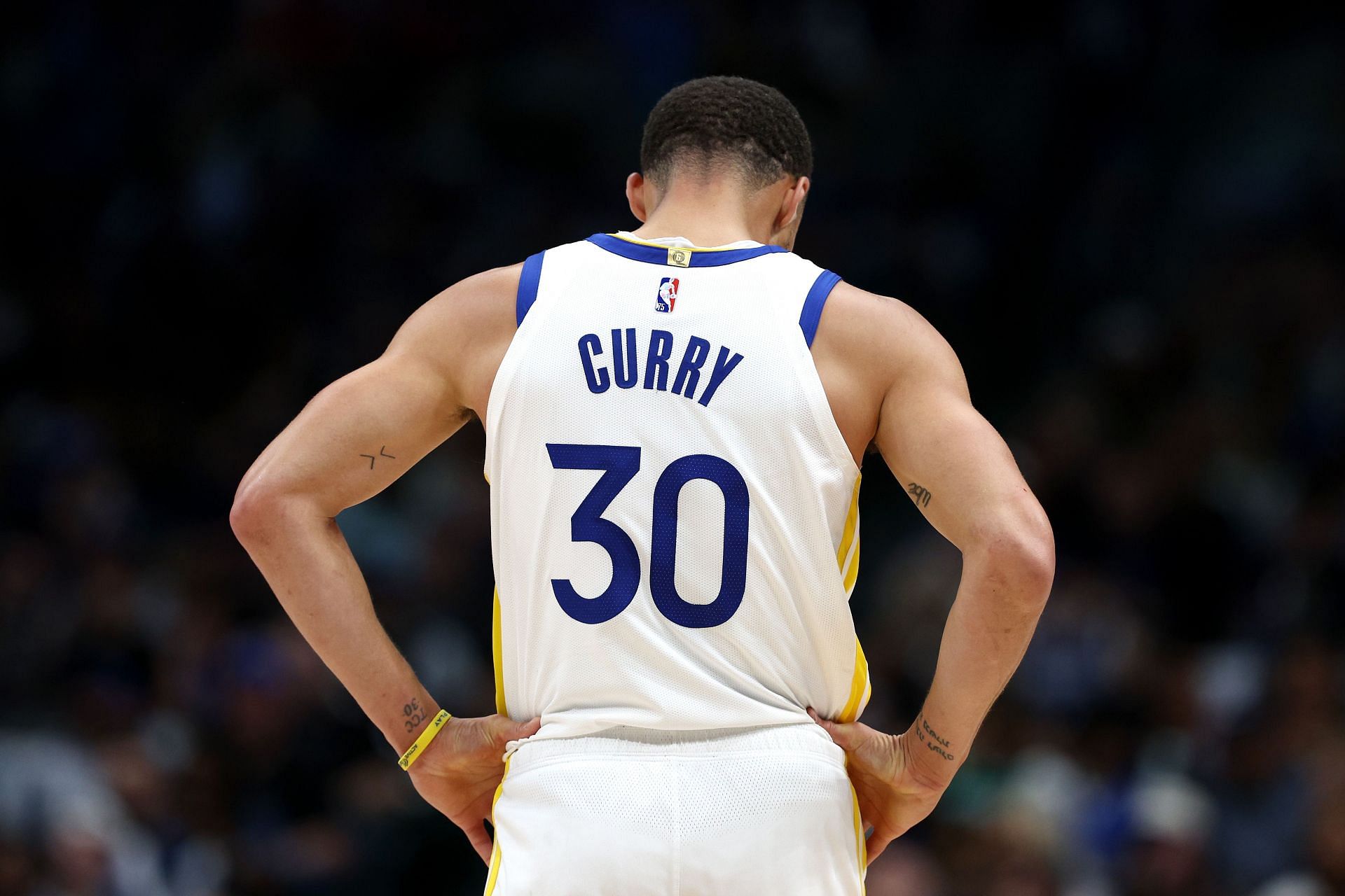 Stephen Curry IS NOT HUMAN and Rips Shirt after he scores his 44th Point !  
