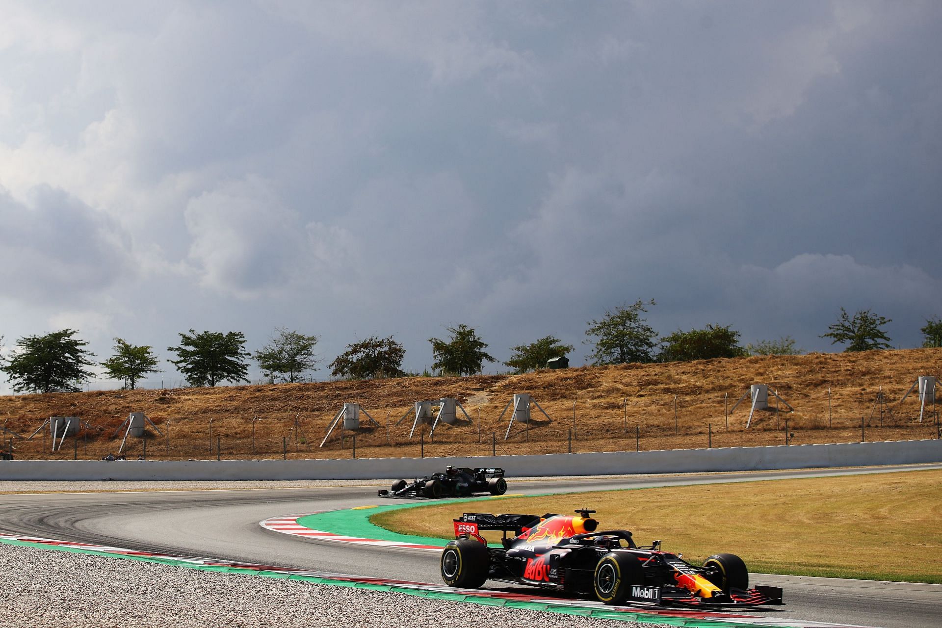 Max Verstappen leads Valtteri Bottas during the 2020 F1 Grand Prix of Spain (Photo by Bryn Lennon/Getty Images)