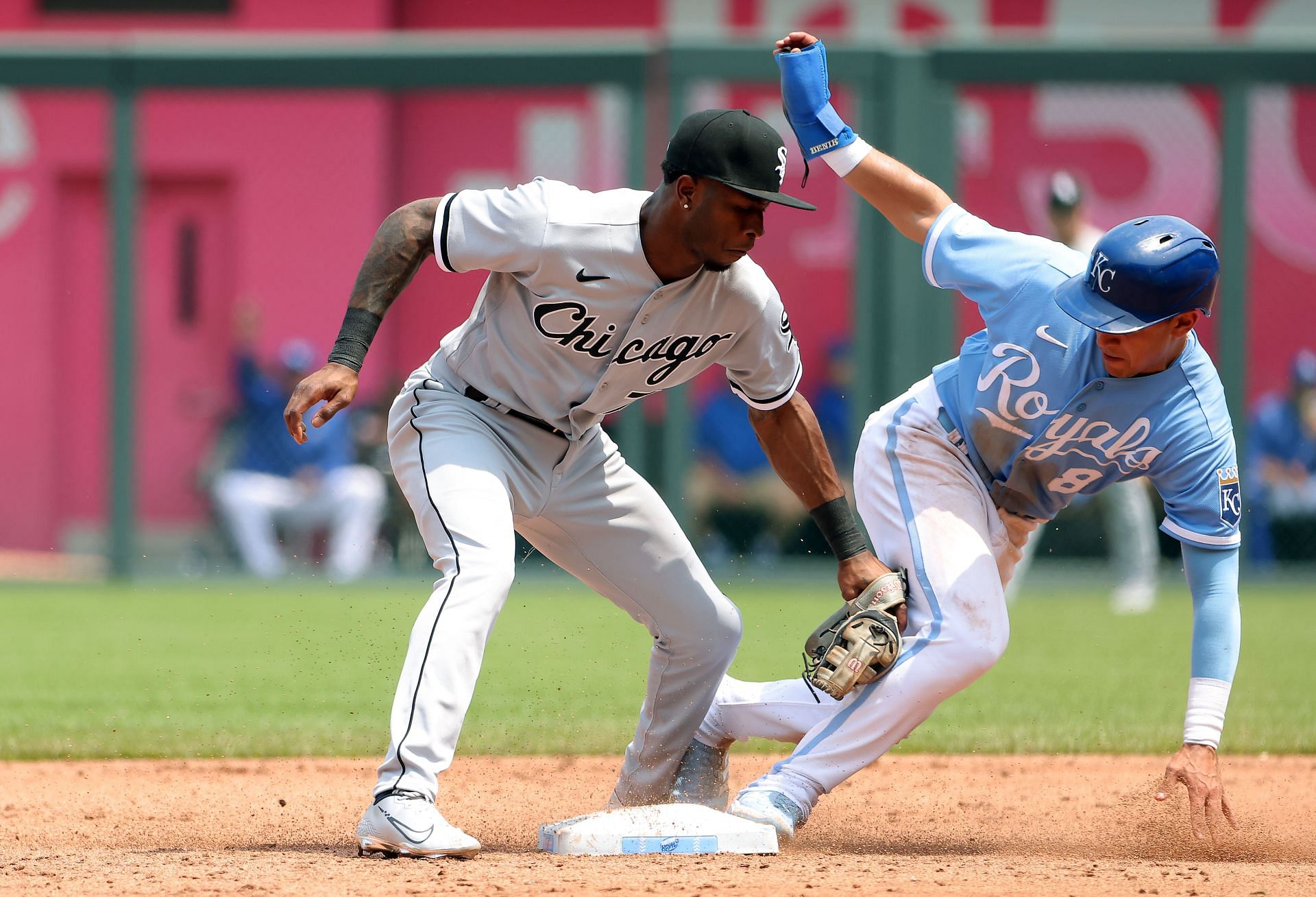 Royals fire hitting coach Bradshaw, promote Zumwalt to job