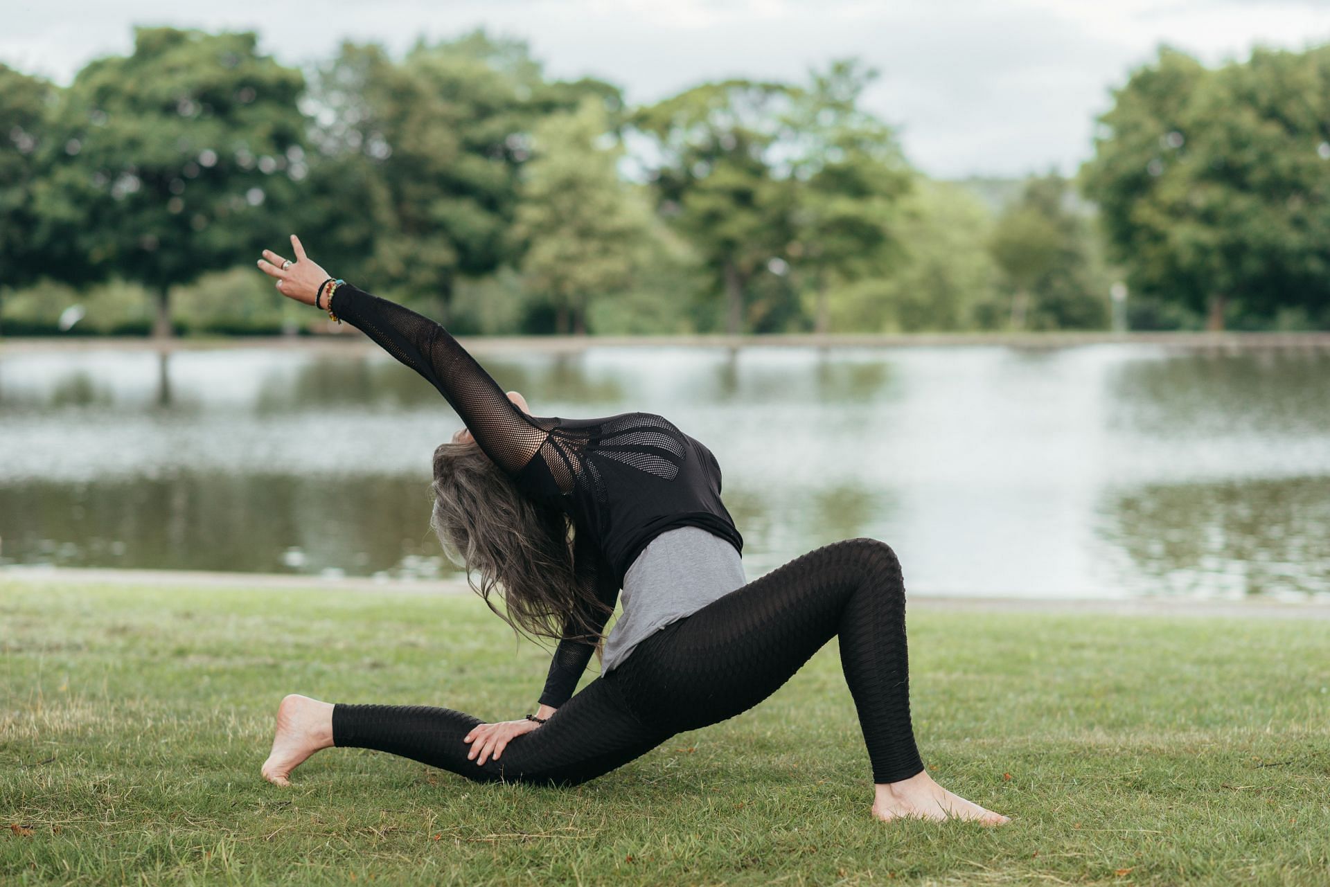 Anjaneyasana is simple to include into a daily vinyasa yoga practice (Image via Pexels/Anete Lusina)