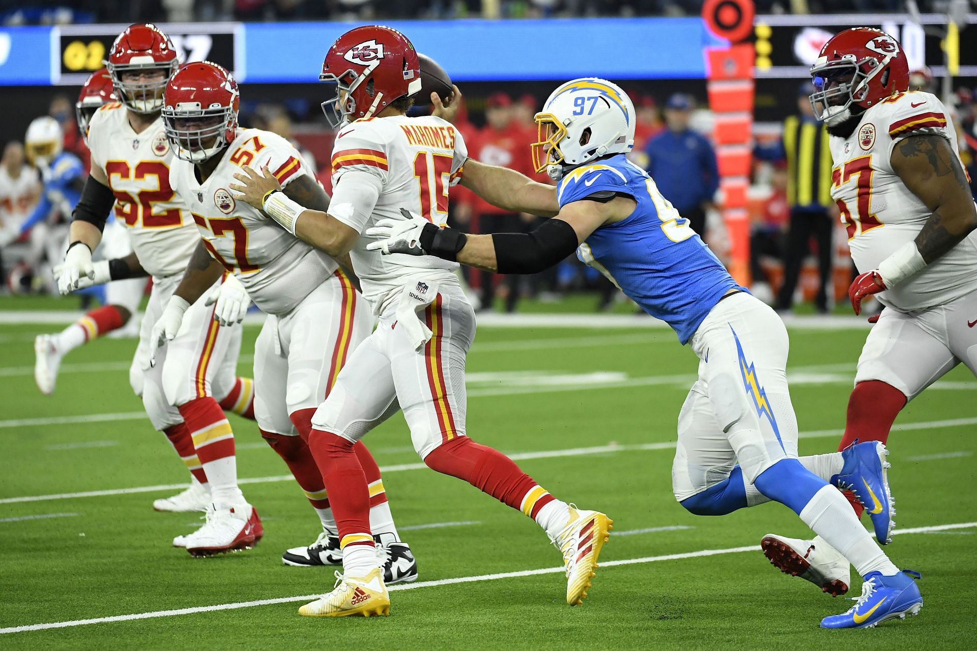 First place in AFC West at stake when Chiefs, Chargers clash