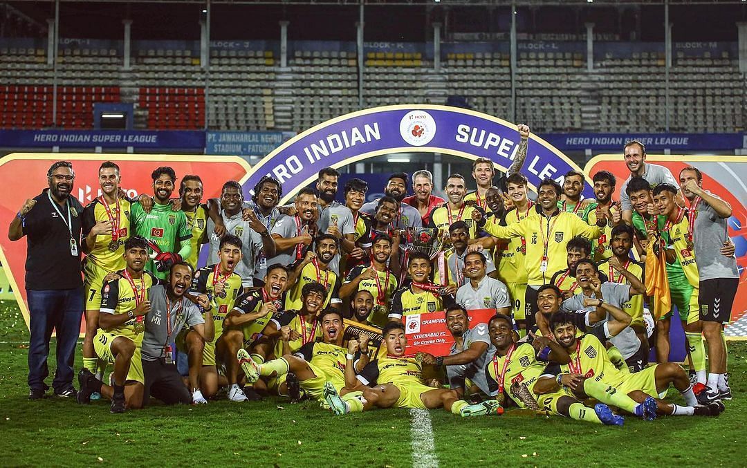 The triumphant Hyderabad FC players after lifting the ISL Trophy by beating Kerala Blasters FC in the Finals (Image Courtesy: Hyderabad FC Instagram)